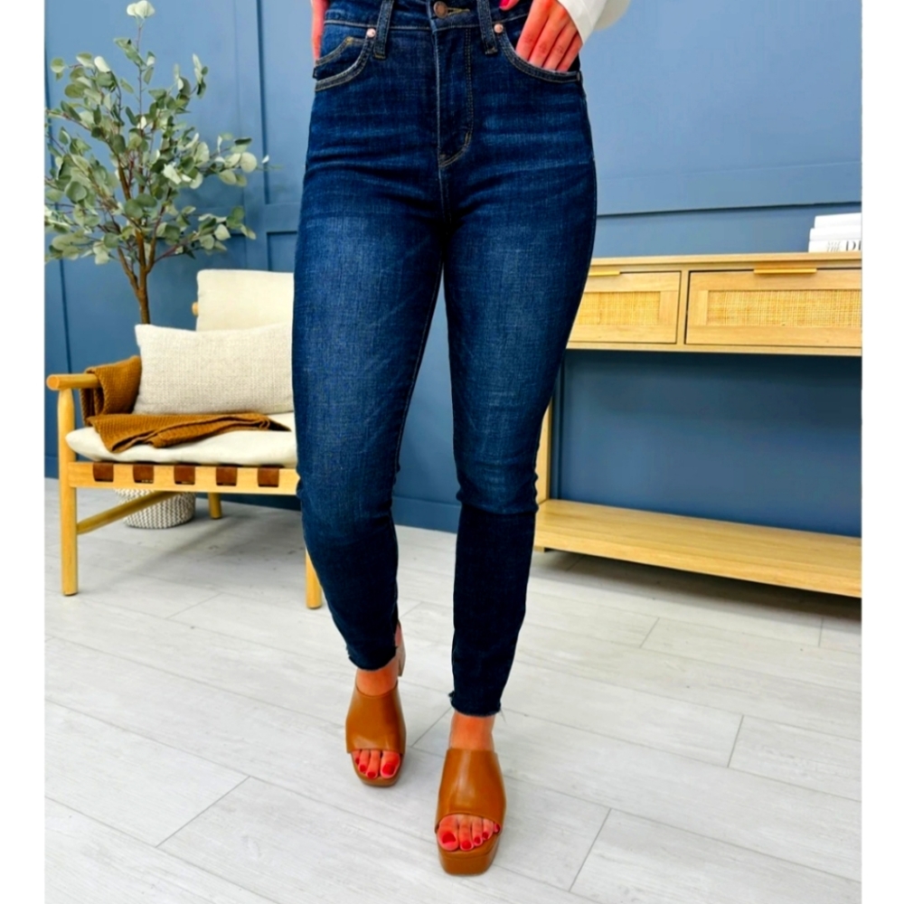 Judy Blue Tummy Control And Butt Lifting Skinny Jeans Size 0